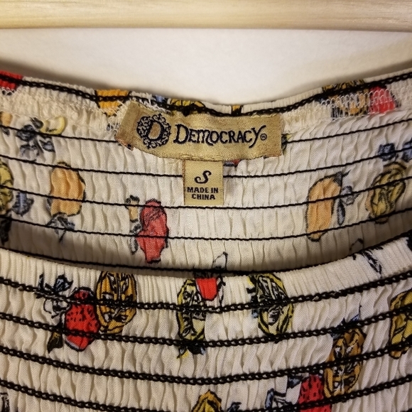 DEMOCRACY Fruit Print Top Smocked Ruffle Peplum Hem Women's Small Relaxed Cream - Picture 6 of 16
